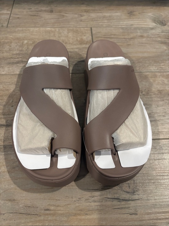 CROCS Shoes - CROCS Getaway Platform Toe Loop Womens Slides Sandals Truffle Size 8 NEW